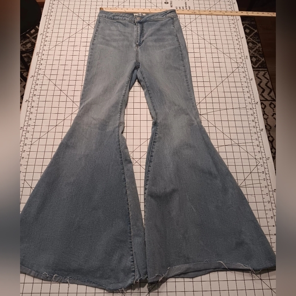 We The Free bell bottom wide Flare jeans, 29 waist 30.5" inseam, Great condition - Picture 1 of 6